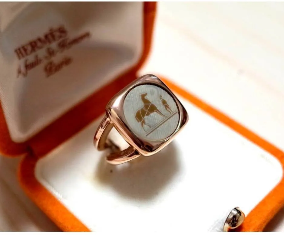 エルメスアクセサリーの魅力と買取